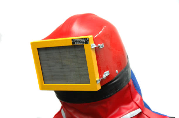 Puhalluskypärä suoralla lasilla